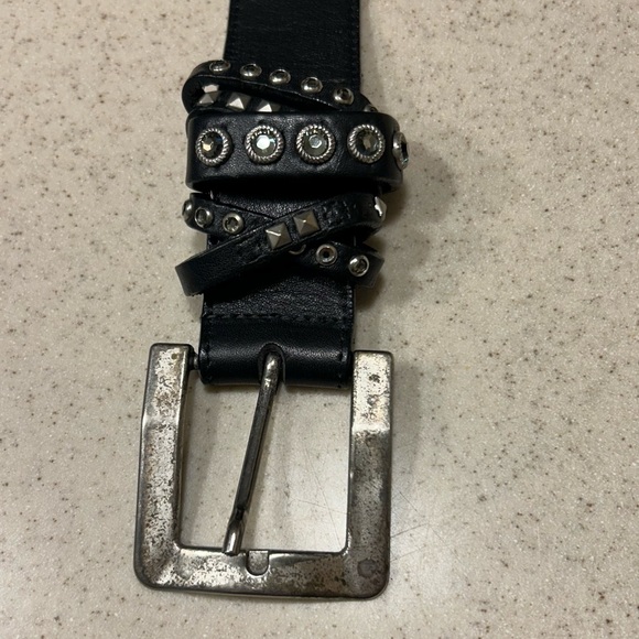 Leatherock black belt. Size “M34” with silverish detail. - Picture 2 of 13